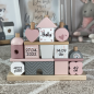 Mobile Preview: Babygeschenk Stapel- und Steckspiel Haus rosa Label-Label Personalisierbar mit Geburtsdaten und Namen LLWT-25088 bedruckt